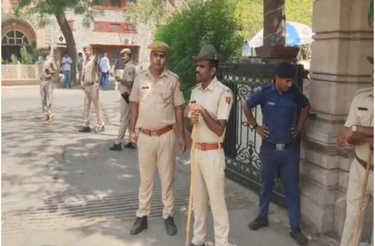राजस्थान के 4 जिलों में बम ब्लास्ट की धमकी, खाली कराया गया कलेक्ट्रेट परिसर, सर्च जारी