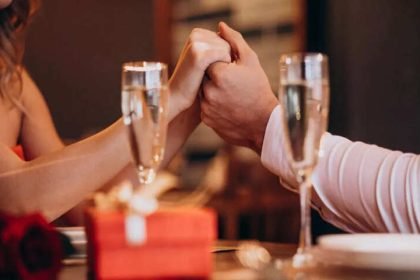 पहली डेट को कैसे बनाएं खास? वीडियो में जानिए 10 असरदार टिप्स जो आपकी मुलाकात को बना देंगे खूबसूरत याद 