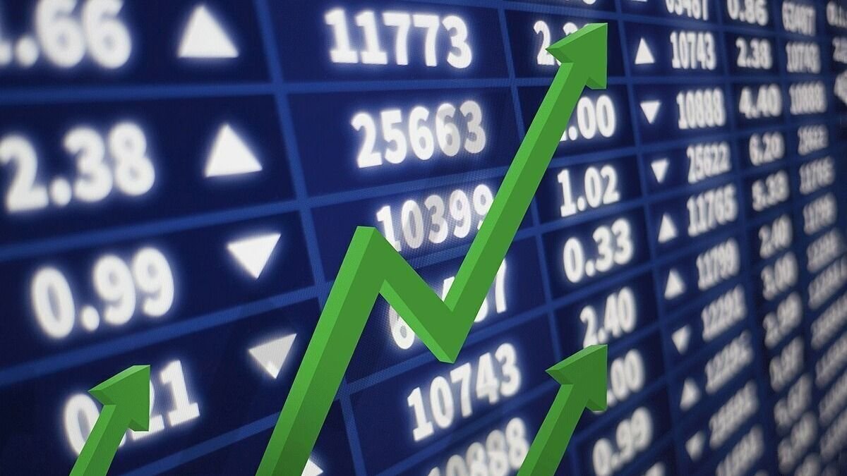 Page Industries Share Price: Q4 में 51% बढ़ा प्रॉफिट तो भागा स्टॉक! Axis Securities ने दिया नया टारगेट, ₹200 का डिविडेंड दे रही है कंपनी  - Page Industries Share Price jumps 2 percent after strong q4fy25 results Axis Securities gave hold call check target price -