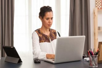 कम लागत ज्यादा मुनाफा! वीडियो में जानिए 4 बिज़नस आइडियाज जिन्हें घर बैठे महिलाएं शुरू कर कर सकती है मोटी कमाई 