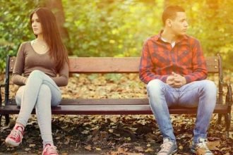 अगर आप भी है इनमे से जिसे कोई भी लड़की नहीं डालती घास, तो वीडियो में जाने 5 ऐसे टिप्स जो आपको बना देगे फुल 'बॉयफ्रेंड मेटेरियल'