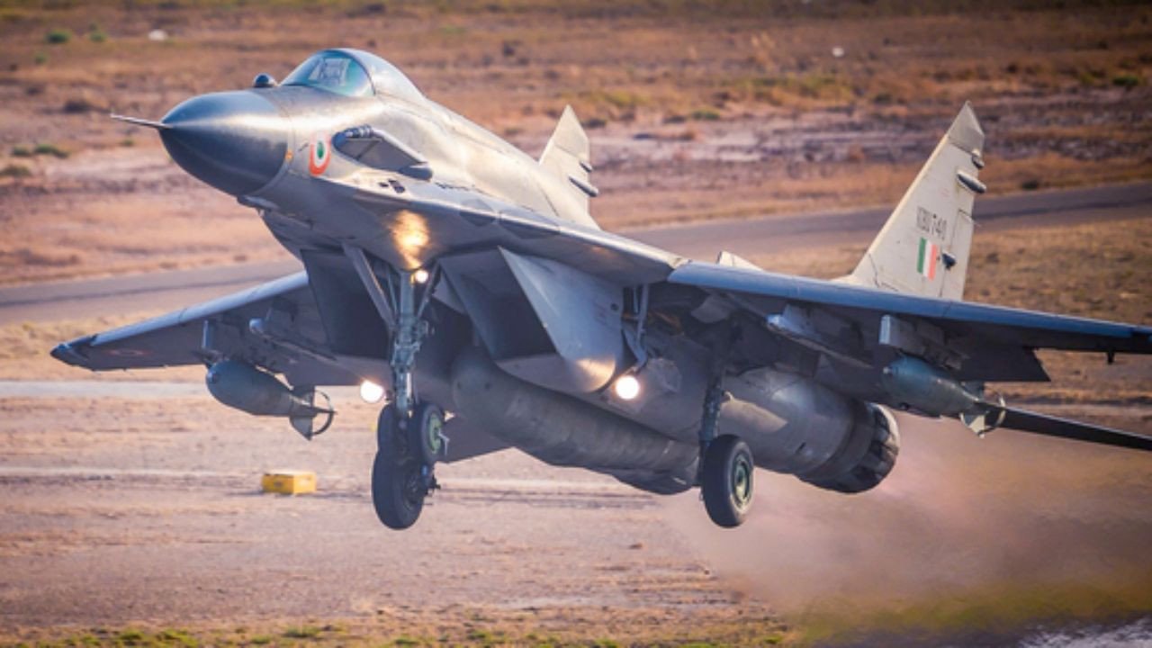 'ऑपरेशन सिंदूर' के दौरान पाकिस्तान को बेवकूफ बनाने के लिए भारत ने कैसे इस्तेमाल किया डमी विमान?