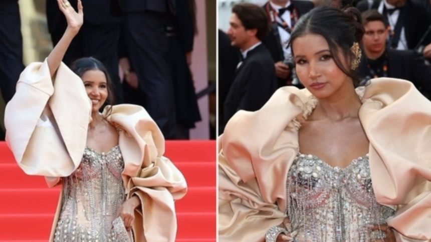 'ये कलर मम्मी का फेवरेट है'– नैन्सी त्यागी ने खुद सिलकर पहनी बेज ड्रेस, ग्लैमरस अंदाज से जीता कान्स का रेड कार्पेट; देखें तस्वीरें