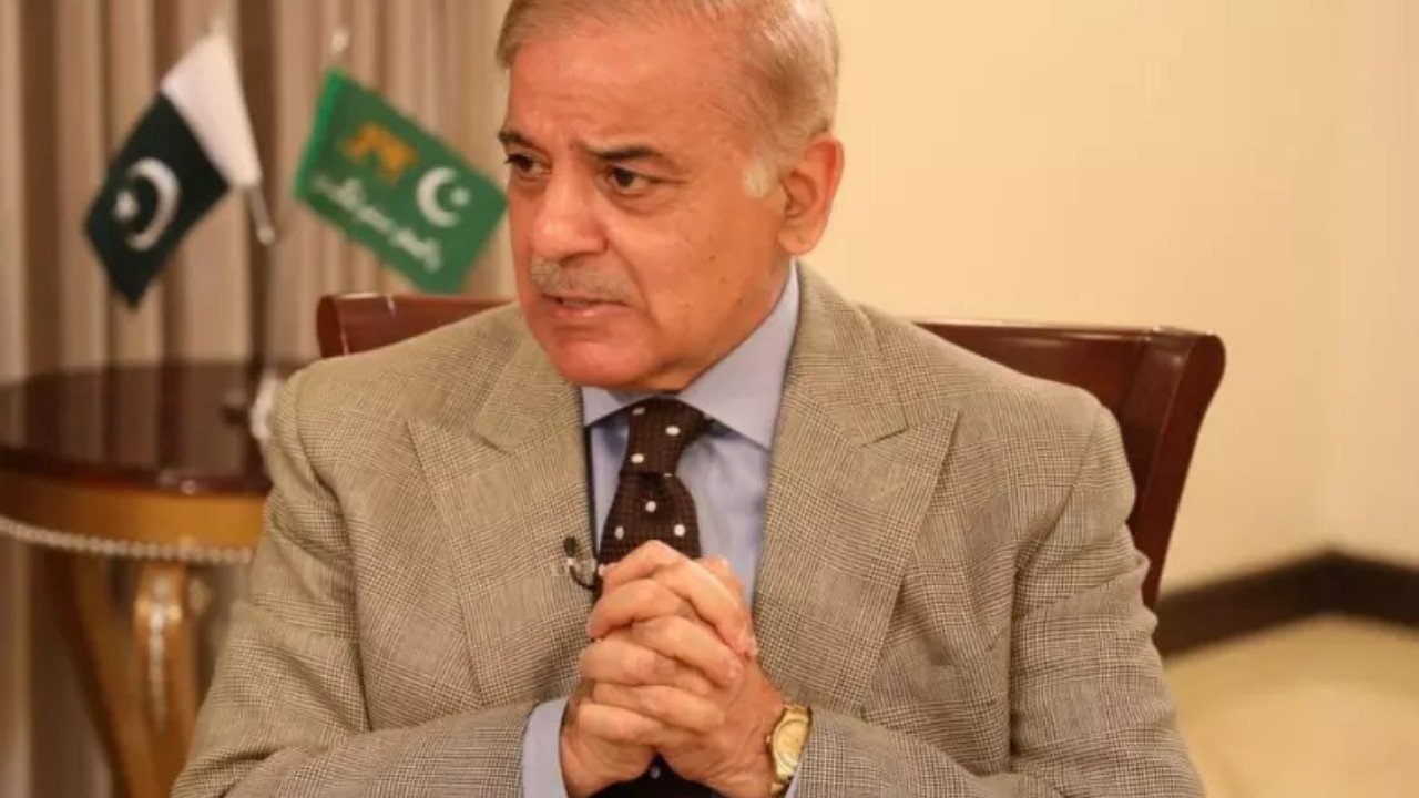 'आसिम मुनीर ने मुझे रात 2.30 बजे जगाया', पाक पीएम का कबूलनामा, ऑपरेशन सिंदूर में नूर खान एयरबेस हुआ तबाह