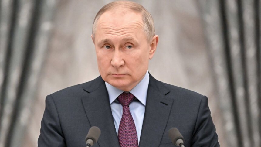 'पुतिन  चलते फिरते मृत व्यक्ति, यूक्रेन से जंग कर देगी तबाह...', ब्रिटिश अधिकारी के सनसनखीज दावों से दुनिया में मचा हड़कंप