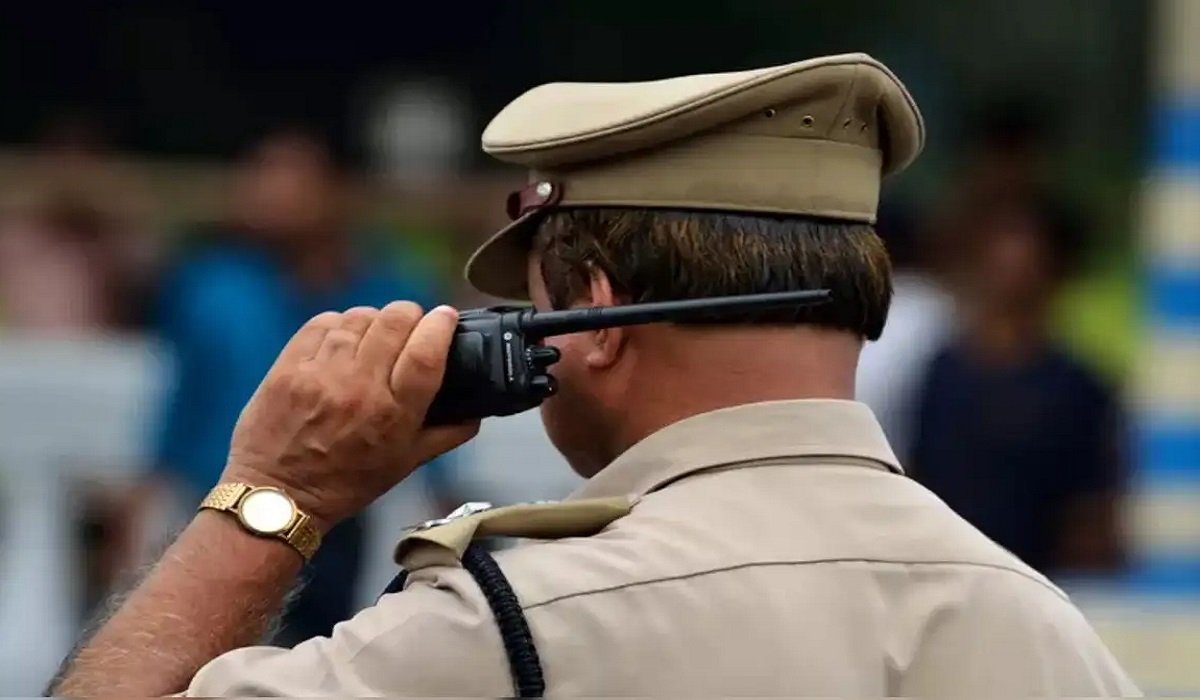 Mumbai Airport और Taj Palace Hotel को बम से उड़ाने की धमकी… फैली सनसनी