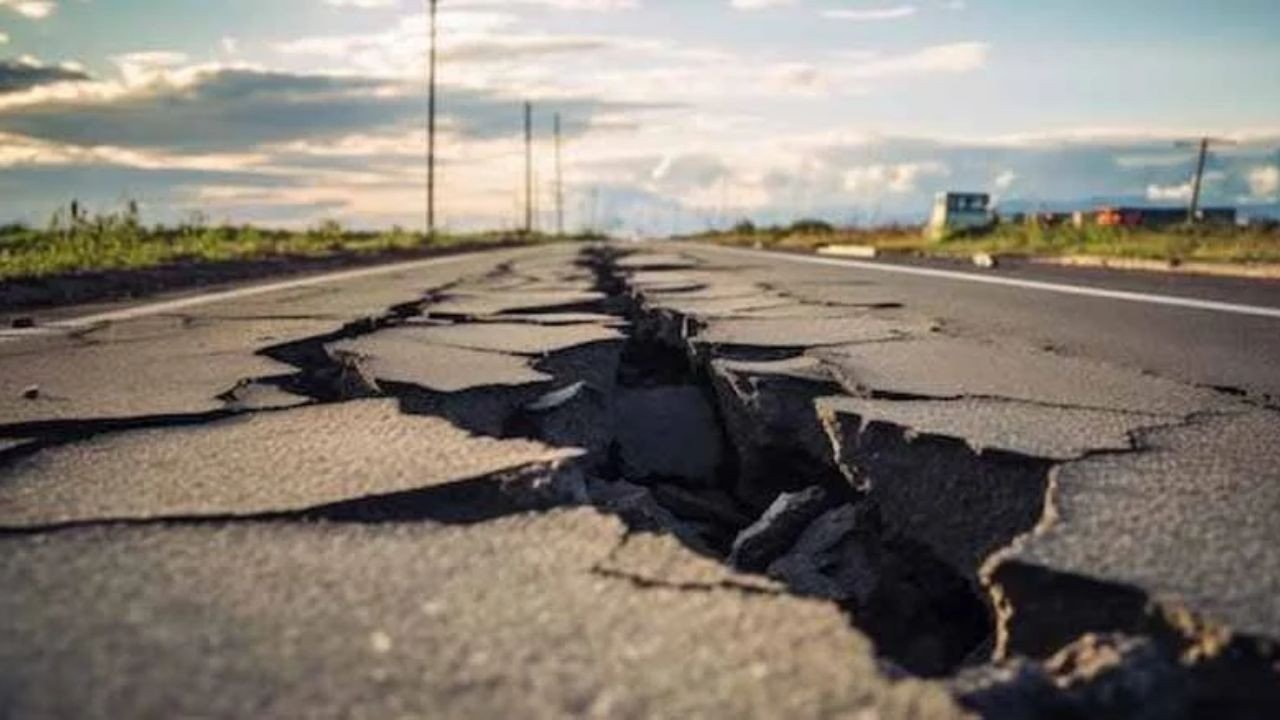 तुर्की में आया 5.1 तीव्रता का भूकंप, अंकारा में हिली धरती; घरों-दुकानों से बाहर भागते लोगों का वीडियो वायरल | Turkey earthquake 5.1 magnitude earthquakes in Ankara