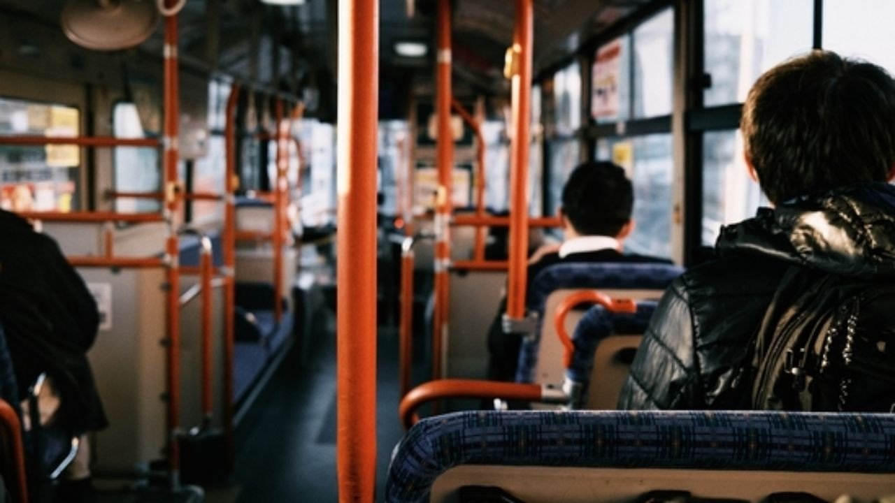 जॉब पाने आया युवक, मिला ताना- ‘पब्लिक ट्रांसपोर्ट यूज करते हो? तो नौकरी भूल जाओ; Reddit पर छाया मामला