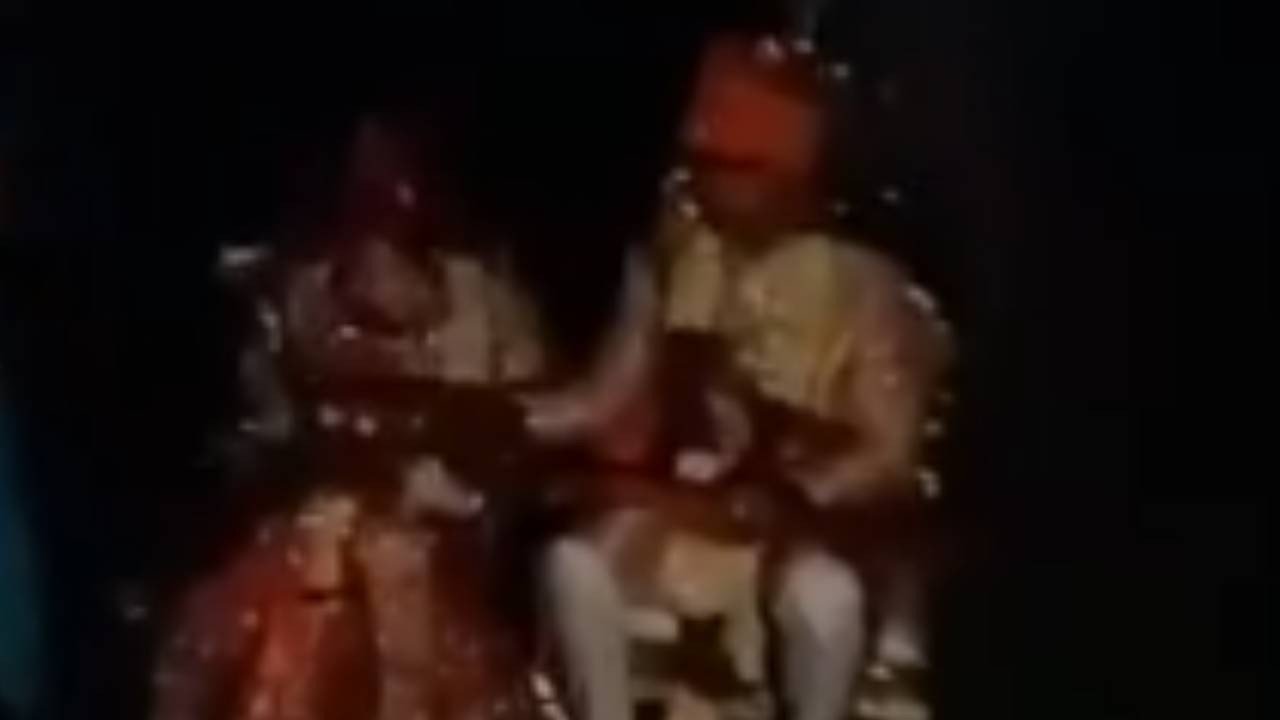 Video: हमलों के बीच राजस्थान के जोधपुर में हुई शादी, ब्लैकऑउट के दौरान जा गया दूल्हे का देश प्रेम, बजाने लगे तालियां