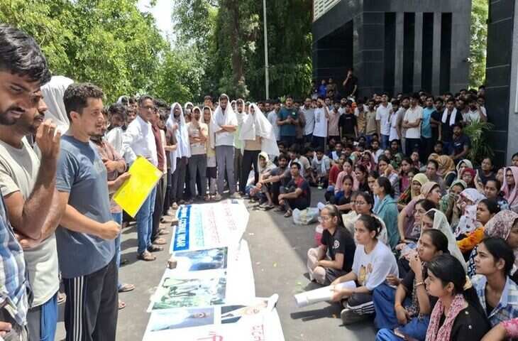 हरियाणा कृषि विश्वविद्यालय में हिंसक कार्रवाई के विरोध में छात्रों ने कुलपति के इस्तीफे की मांग की