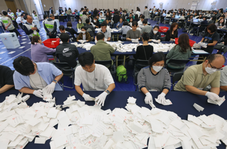 दक्षिण कोरिया : राष्ट्रपति चुनाव के लिए मतगणना शुरू, डेमोक्रेटिक पार्टी के उम्मीदवार ली के राष्ट्रपति पद जीतने का अनुमान