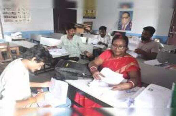 चुनाव आयोग ने बिहार मतदाता सूची में 52 लाख की कटौती की