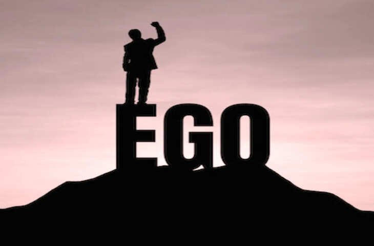 कहीं आपका आत्मगौरव अहंकार तो नहीं बन रहा? वीडियो में जाने कैसे एक सकारात्मक भावना बन जाती है विनाशकारी अहंकार