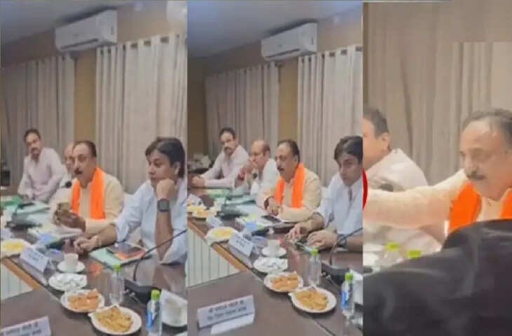 ‘अब काम करके दिखाओ...' BJP विधायक ने अफसर के सामने रख दिया 500 हजार का बंडल, VIDEO वायरल होते ही मचा राजनीतिक तूफान