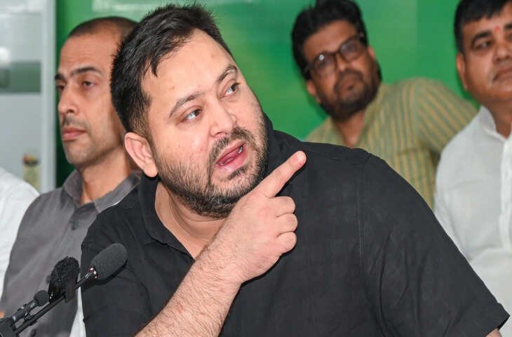 'हम ऐसे सूत्रों को मूत्र....' चुनाव आयोग पर तेजस्वी के विवादित बयान से गरमाई सियासत, वीडियो में देखे नेपाल-बांग्लादेशी वोटर्स पर क्या बोले ?