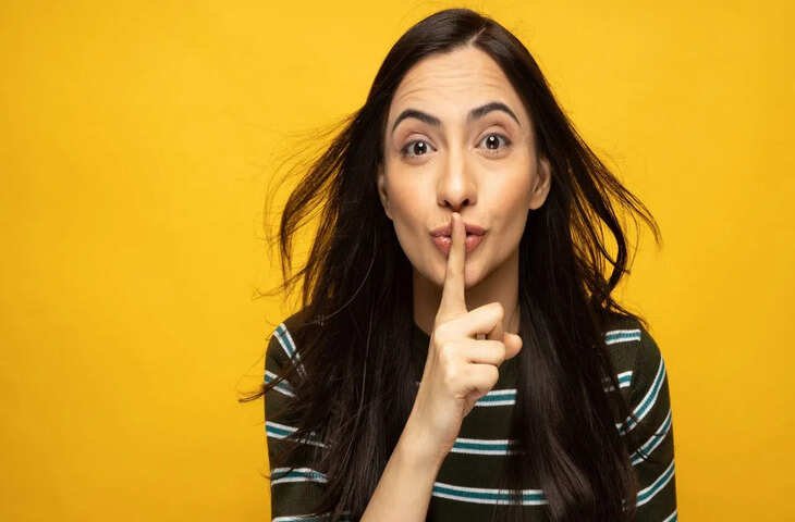 हर जवाब ज़रूरी नहीं होता... जानिए वो 5 मौके जब चुप रहना ही है समझदारी, जानने के बाद आप भी बोलने से पहले सोचेंगे सौ बार 
