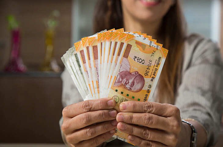 कम पढ़ी लिखी हाउसवाइफ घर बैठे कैसे बन सकती हैं आत्मनिर्भर! इन 7 कामों से कमा सकती हैं अच्छे पैसे, वीडियो में जाने पूरी डिटेल 