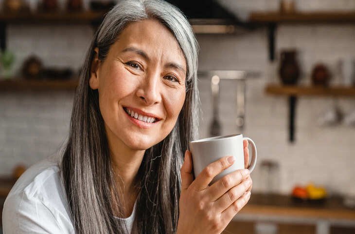 बुढ़ापे में भी रहेगी हड्डियों में ताकत, 50+ महिलाएं आज से ही शुरू करें ये एक आसान हेल्दी आदत