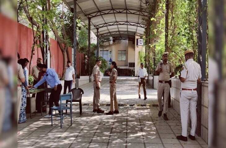 जयपुर के दो स्कूलों को बम से उडाने की मिली धमकी, एक्सक्लुसीव फुटेज में देखें पुलिस और बम निरोधक टीम ने खाली कराई स्कूल