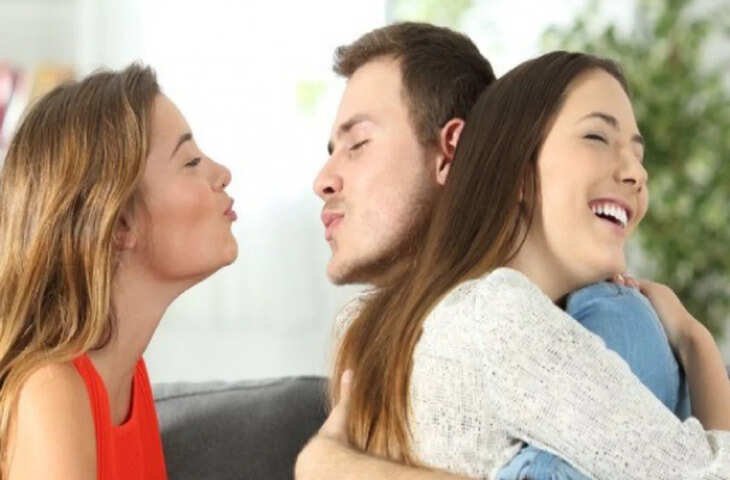 कहीं आपका पार्टनर तो प्यार में नहीं दे रहा धोखा, वीडियो में जाने 5 असरदार उपाय जो बताएँगे आपका साथी वफादार है या नहीं