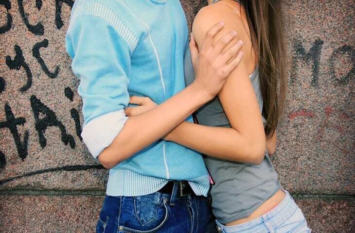 कब खोनी चाहिए वर्जिनिटी? जानें एक्सपर्ट्स के अनुसार सही उम्र और तैयार होने के संकेत