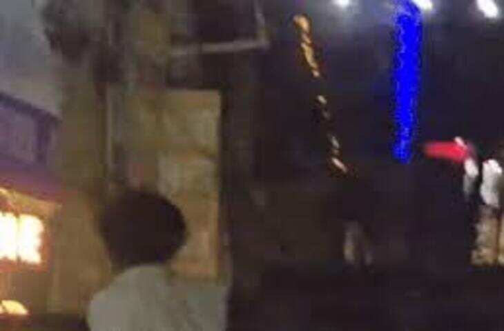 शर्म बेच खाई! चलती थार का दरवाजा खोल किया पेशाब, भड़के लोग