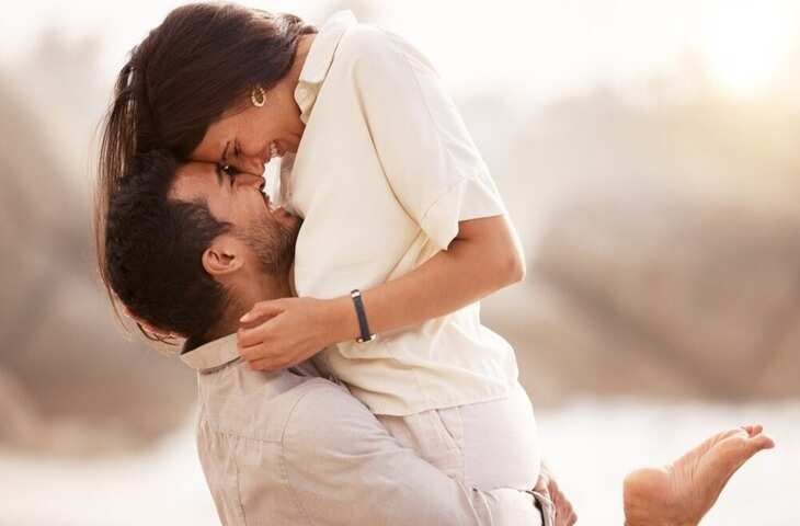 Love में कम न हो Magic! जानें कैसे इन 5 लव लैंग्वेज से रिश्ते में लौटेगा रोमांस और समझदारी