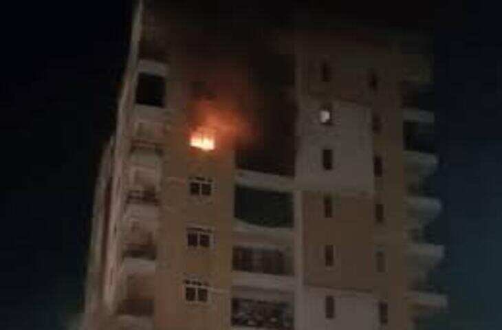 जयपुर के 10 मंजिला अपार्टमेंट में आग, 6 लोग सुरक्षित बचाए गए, फुटेज में देंखे फायर ब्रिगेड ने काबू पाया