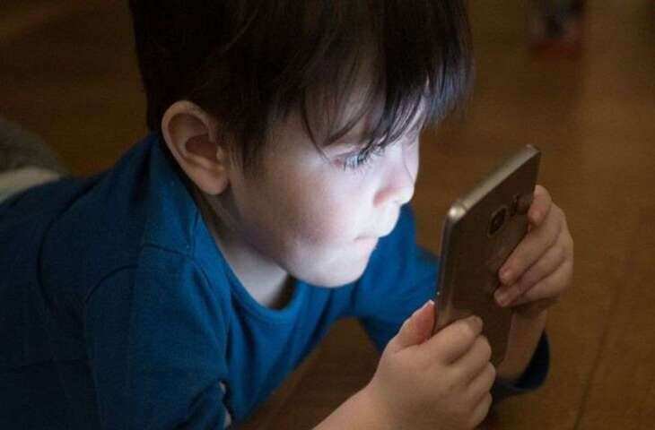 बच्चों को उग्र और चिड़चिड़ा बना रहा सोशल मीडिया, इस सर्वे रिपोर्ट को पढ़ने के बाद हर मां-बाप को लगेगा डर 