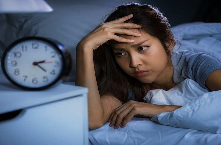 Sleep Problem Alert: रोज कम सोना पड़ सकता है भारी, दिमाग और याददाश्त पर पड़ता है गहरा असर