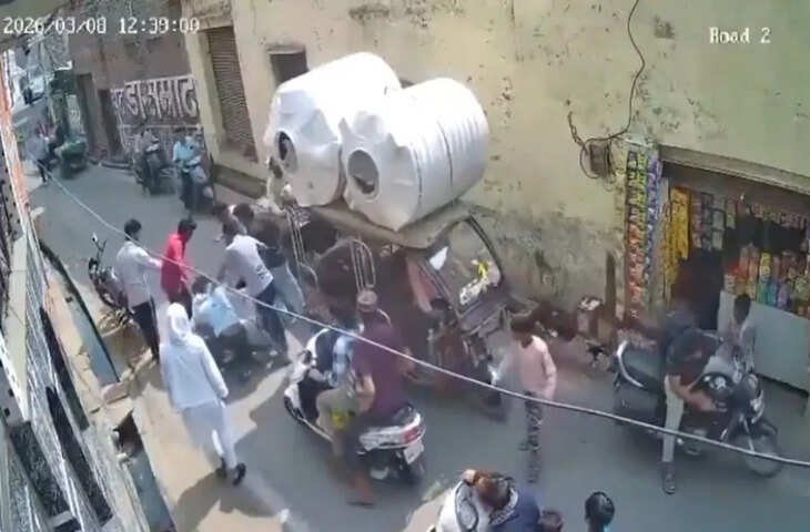 मस्जिद से नमाज पढ़कर लौट रहे इमाम पर हुआ हमला, मारपीट की घटना सीसीटीवी में कैद