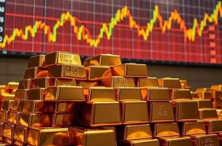 दुनिया में बढ़ते भू-राजनीतिक तनाव और युद्धों के बीच एक ऐसा आर्थिक परिदृश्य उभरकर सामने आया है, जिसने वैश्विक अर्थव्यवस्था के आकार और शक्ति संतुलन पर नई बहस छेड़ दी है। हाल ही में सामने आए एक विश्लेषण के मुताबिक, विभिन्न देशों के बढ़ते सैन्य खर्च और युद्ध से जुड़ी आर्थिक गतिविधियों ने मिलकर लगभग 35 ट्रिलियन डॉलर की एक ‘सुपरपावर अर्थव्यवस्था’ तैयार कर दी है। यह आंकड़ा इतना बड़ा है कि यह भारत और ब्रिटेन की कुल अर्थव्यवस्था से भी अधिक बताया जा रहा है।  विशेषज्ञों का कहना है कि दुनिया भर में जारी संघर्षों, खासकर मध्य पूर्व में ईरान से जुड़े तनाव, ने रक्षा उद्योग और सैन्य तकनीक से जुड़े कारोबार को अभूतपूर्व गति दी है। हथियारों के निर्माण, रक्षा उपकरणों की खरीद, सैन्य अनुसंधान और सुरक्षा सेवाओं में तेजी से निवेश बढ़ा है। इन सब गतिविधियों को जोड़कर देखें तो एक विशाल आर्थिक ढांचा बनता है, जिसे कई विश्लेषक “युद्ध अर्थव्यवस्था” या “सैन्य औद्योगिक कॉम्प्लेक्स” के रूप में देखते हैं।  रिपोर्ट के अनुसार, वैश्विक स्तर पर रक्षा और सुरक्षा से जुड़ा कारोबार लगातार बढ़ रहा है। कई देशों ने अपने सैन्य बजट में बड़े पैमाने पर वृद्धि की है। अमेरिका, चीन, रूस और यूरोपीय देशों के साथ-साथ मध्य पूर्व के कई देश भी अपने रक्षा खर्च को तेजी से बढ़ा रहे हैं। इस बढ़ते निवेश का बड़ा हिस्सा हथियार निर्माण कंपनियों, रक्षा तकनीक कंपनियों और निजी सुरक्षा कंपनियों के पास जा रहा है।  इसी बढ़ते रक्षा खर्च को आधार बनाकर किए गए एक आकलन में कहा गया है कि यदि दुनिया भर की सैन्य और युद्ध से जुड़ी आर्थिक गतिविधियों को एक साथ जोड़ दिया जाए, तो इसकी कुल कीमत करीब 35 ट्रिलियन डॉलर तक पहुंच जाती है। यह आंकड़ा कई बड़े देशों की अर्थव्यवस्था से भी बड़ा है। तुलना करें तो भारत की अर्थव्यवस्था लगभग 3.7 ट्रिलियन डॉलर और ब्रिटेन की अर्थव्यवस्था करीब 3.3 ट्रिलियन डॉलर के आसपास है। इस तरह दोनों देशों की संयुक्त अर्थव्यवस्था भी इस ‘युद्ध अर्थव्यवस्था’ से काफी छोटी मानी जा रही है।  विशेषज्ञों का मानना है कि युद्ध और तनाव भले ही मानवीय दृष्टि से गंभीर संकट पैदा करते हों, लेकिन इससे जुड़े उद्योगों के लिए यह बड़ा आर्थिक अवसर बन जाता है। रक्षा कंपनियों के शेयरों में तेजी, हथियारों की बढ़ती मांग और नई सैन्य तकनीकों के विकास से इस क्षेत्र की आर्थिक ताकत लगातार बढ़ रही है।  हालांकि कई अर्थशास्त्री इस प्रवृत्ति को चिंताजनक भी मानते हैं। उनका कहना है कि अगर इतनी बड़ी आर्थिक शक्ति युद्ध और हथियारों पर खर्च हो रही है, तो इसका मतलब है कि शिक्षा, स्वास्थ्य और सामाजिक विकास जैसे क्षेत्रों में उतना निवेश नहीं हो पा रहा। इससे वैश्विक असमानता भी बढ़ सकती है।  कुल मिलाकर, वैश्विक संघर्षों और बढ़ते रक्षा बजट ने एक ऐसी विशाल आर्थिक ताकत को जन्म दिया है, जिसे कई विश्लेषक 35 ट्रिलियन डॉलर की ‘सुपरपावर अर्थव्यवस्था’ कह रहे हैं। यह स्थिति न केवल दुनिया की आर्थिक संरचना को बदल रही है, बल्कि यह भी दिखाती है कि आधुनिक दौर में युद्ध केवल सैन्य शक्ति का नहीं बल्कि एक बड़े आर्थिक तंत्र का भी हिस्सा बन चुका है।