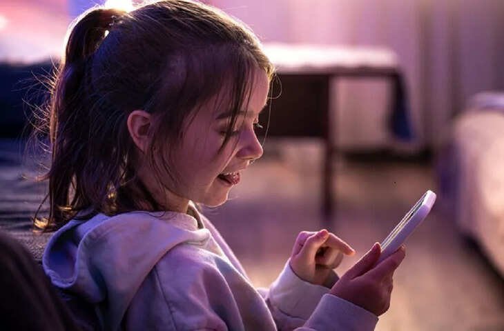बच्चों में बढ़ती मोबाइल की लत बनी चिंता का विषय! एम्स की स्टडी में सामने आए हैरान कर देने वाले तथ्य
