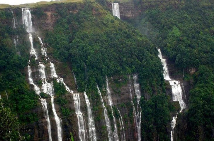 बारिश के मौसम में घूमने का बना रहे हैं प्लान? मेघालय की ये शानदार जगहें जरूर करें एक्सप्लोर, दिखेंगे प्रकृति के अद्भुत नजारे 